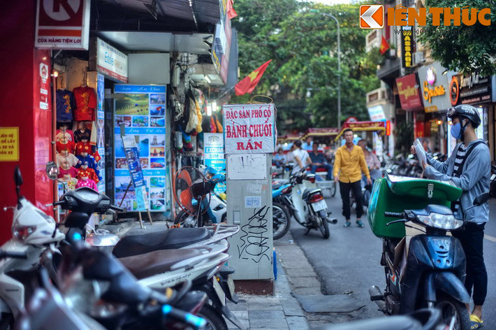 Năm 1920 phố Hàng Bè đổi tên thành phố Hu-lê (rue Hulet), năm 1945 lấy lại tên cũ là phố Hàng Bè cho đến nay.