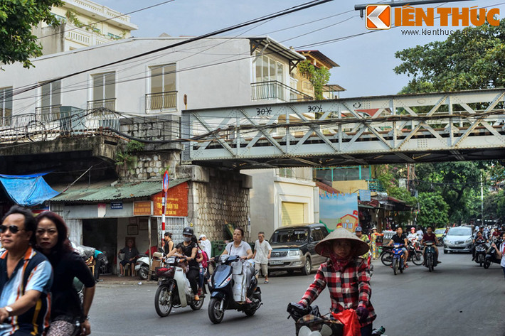 Mỗi lần xe lửa của địch đi qua, quân ta lại xả súng vào các toa tàu, gây nhiều tổn nhất về nhân mạng, khiến kẻ địch vô cùng hoang mang.