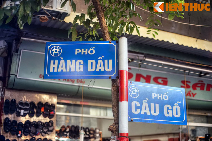 Tên gọi phố Hàng Dầu bắt nguồn tù việc thời xưa phố này thời xưa có bán các thứ dầu thảo mộc (như dầu lạc, dầu vừng, dầu bông…) dùng để ăn và thắp đèn.