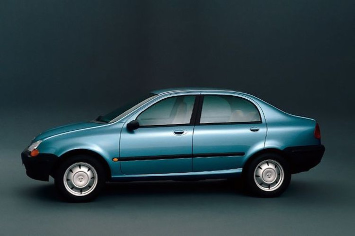 C88 được thiết kế trong bối cảnh vào đầu thập niên 90, khi Porsche đang lâm vào tình trạng cực kỳ khó khăn khiến hãng phải "xoay sở" chật vật để tăng nguồn thu. Không chỉ tạo ra những mẫu xe rẻ hơn như dòng Boxster, Porsche còn tìm cách mở rộng thị trường ra nhiều phân khúc khác. Trong năm 1994, chính phủ Trung Quốc đã mở ra một cuộc thi nhằm thiết kế ra một mẫu xe giá rẻ dành cho đại chúng.