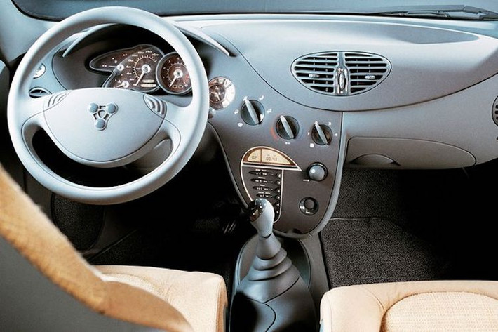 Dù do Porsche thiết kế nhưng C88 không mang logo của hãng, thay vào đó là một logo mới lấy cảm hứng từ một gia đình 3 thành viên: cha, mẹ và đứa con. Chữ C trong tên gọi của xe mang 2 ý nghĩa là Comfort (thoải mái) và Cheap (rẻ), trong khi 88 là số may mắn theo quan niệm của người Trung Quốc. Giá bán của chiếc xe khi sản xuất cũng được dự đoán là 88.000 NDT (tương đương 290 triệu đồng theo quy đổi hiện nay).