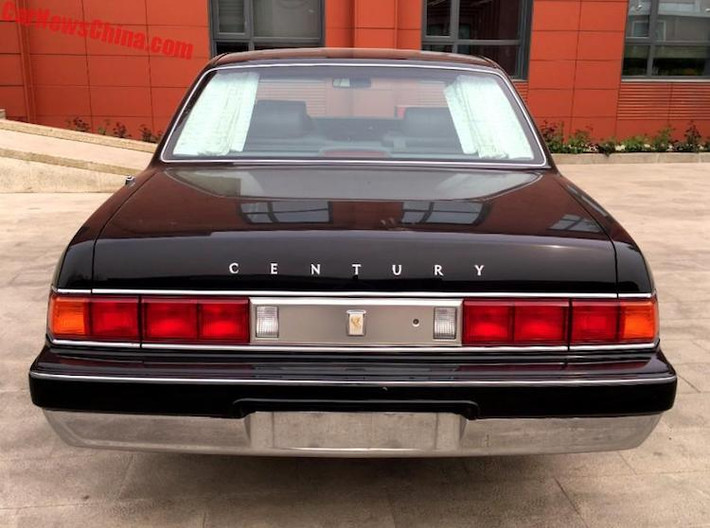 Vào năm 2009, một chiếc Century "mới tinh" có giá lên tới 100.000 USD. Để dễ dàng so sánh, một chiếc Lexus LS460 vào thời điểm đó chỉ có giá 87.000 USD. Riêng chiếc Toyota Century Royal thế hệ thứ 3, được làm riêng cho Hoàng gia Nhật có giá lên tới 500.000 USD mỗi chiếc.