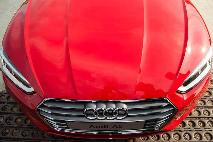 Nằm dưới nắp ca-pô, Audi A5 Sportback tại Việt Nam sẽ chỉ có duy nhất phiên bản động cơ 4 xi-lanh thẳng hàng tăng áp 2.0 TFSI, cho công suất 252 mã lực và mô-men xoắn 370 Nm. Nếu so sánh với thế hệ trước đó, chiếc xe có mức tiêu thụ nhiên liệu giảm đến 11%, trong khi công suất cũng tăng lên thêm 9%.