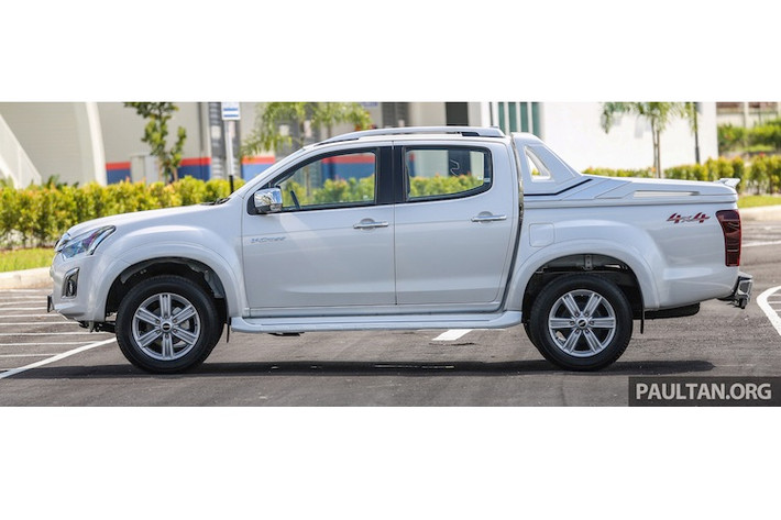 Về an toàn, D-Max Z-Prestige sẽ được trang bị sẵn 2 túi khí cho hàng ghế trước, chống bó cứng phanh ABS, phân phối lực phanh điện tử EBD, trợ lực phanh, hệ thống hỗ trợ khởi hành trên dốc, điều khiển lực kéo và hệ thống ổn định điện tử ESC.