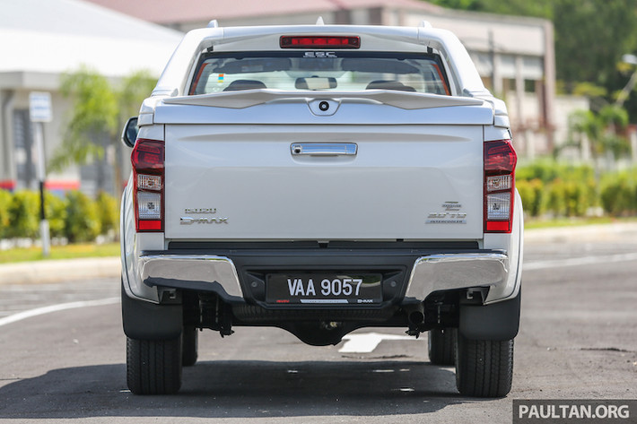 Tại thị trường Malaysia, các phiên bản D-Max Z-Prestige 2.5l sẽ có giá từ 116.517 Ringgit (tương đương 612 triệu đồng). Phiên bản 3.0l của xe có giá đắt hơn là 124.312 Ringgit (tương đương 652 triệu đồng).