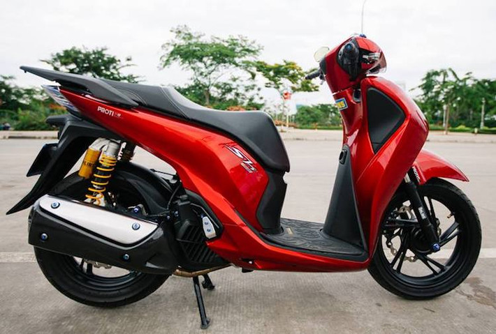 Vốn đã là mẫu xe tay ga cao cấp được ưa chuộng nhất Việt Nam hiện nay, đẳng cấp của Honda SH 2017 lại càng nâng cao khi được chủ xe Sài Gòn trang bị loạt đồ chơi "hàng hiệu".