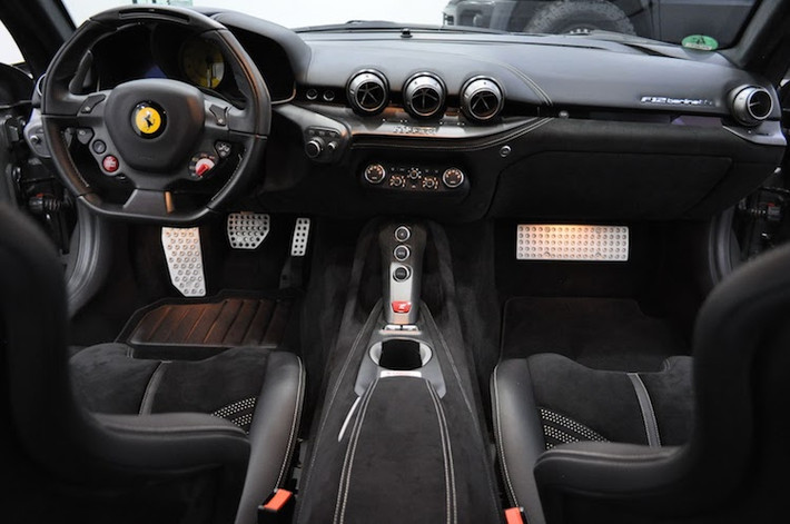 Ở bên trong nội thất, Novitec đã giữ nguyên thiết kế nguyên bản của F12Berlinetta. Tuy nhiên, các ghế ngồi của xe đã được hãng "độ" lại bằng cách bọc kết hợp giữa da và alcantara. Các chi tiết bằng sợi carbon sơn trong mờ giúp trang trí thêm cho nội thất của xe mang tính thể thao hơn.