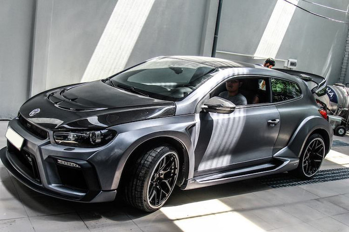 Mẫu xe ôtô Volkswagen Scirocco là dòng hatchback 3 cửa với kiểu dáng coupe thể thao, được Volkswagen sản xuất từ năm 2008 tới nay. Tên gọi của xe xuất phát từ một loại gió thổi tại vùng Địa Trung Hải, với hướng thổi từ sa mạc Sahara. So với các mẫu hatchback 3 cửa trên thị trường, Scirocco sở hữu thiết kế thanh thoát và hấp dẫn hơn nhiều do có kiểu dáng lấy cảm ứng từ coupe.