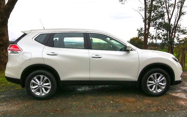 Tuy nhiên, sang tới tháng 4, doanh số của X-Trail đã đột ngột "tụt dốc không phanh" khi chỉ đạt 70 chiếc trên toàn quốc - giảm tới 88% so với tháng trước. Điều đáng nói hơn, chiếc xe vẫn tụt doanh số "thê thảm" dù vào tháng 3/2017, Nissan đã tiếp tục giảm giá bán lẻ cả 3 phiên bản X-trail, với giá trị từ 49 đến 85 triệu đồng.