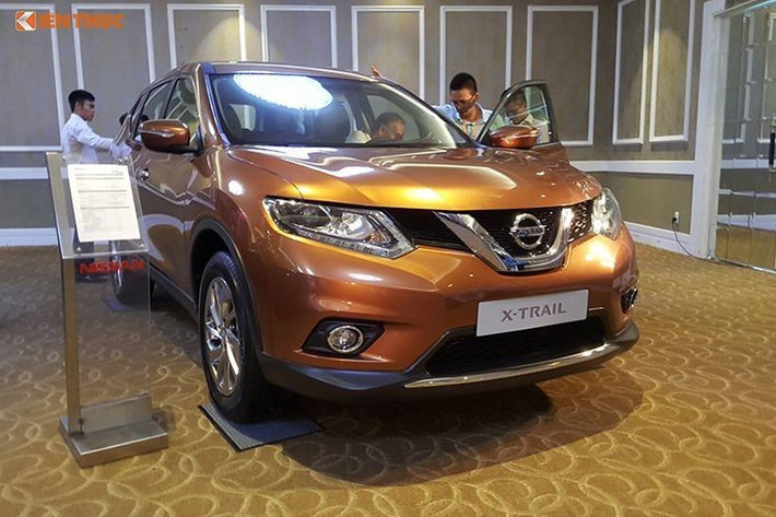 Sau khi giảm giá, phiên bản X-trail 2.0L một cầu chỉ còn có giá 933 triệu đồng. Bản X-trail 2.0SL một cầu có giá 999 triệu đồng và phiên bản X-trail 2.5L hai cầu cao nhất có giá 1,113 tỷ đồng.