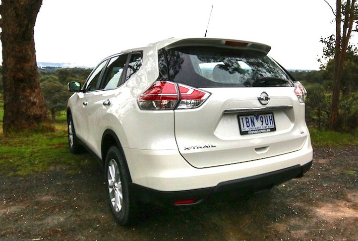 Mức giảm doanh số của X-Trail có thể được lý giải bằng nguyên nhân từ thị trường và từ ngay chính Nissan. Trong đó, nguyên nhân từ thị trường có thể xuất phát từ tâm lý khách hàng đang muốn đợi giá xe giảm sâu hơn nữa, khi Nissan đã liên tiếp thực hiện những đợt giảm giá mạnh.