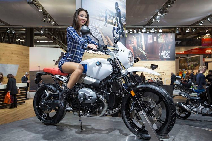 Khi ra mắt lần đầu vào năm 2013, rất ít người có thể dự đoán rằng dòng xe hoài cổ R nine T sẽ trở thành "gà đẻ trứng vàng" cho BMW Motorrad khi hãng thậm chí còn không kịp sản xuất để đáp ứng được nhu cầu thị trường. "Thành viên" mới nhất của dòng xe hoài cổ này là hiên bản "cào cào" BMW R nine T Urban G/S.