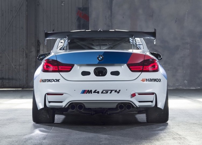 Để giảm trọng lượng, chiếc xe cũng đã được BMW thay hệ thống xả mới và các chi tiết như mui, nắp ca-pô, cửa bằng sợi carbon. Hệ thống treo trên M4 GT4 cũng được nâng cấp với bộ giảm xóc Ohlins với lò xo điều chỉnh được, cùng với các thanh ổn định cứng cáp hơn theo tiêu chuẩn xe đua.