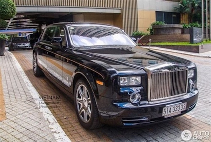 Chiếc xe siêu sang Rolls-Royce Phantom phiên bản rồng đặc biệt gắn biển ngũ quý 3. Theo quan niệm, số 3 là con số vững chắc như kiềng 3 chân, Người Trung Quốc có câu “3 với 3 là mãi mãi” (bất tận) và là biểu tượng của sự trường thọ