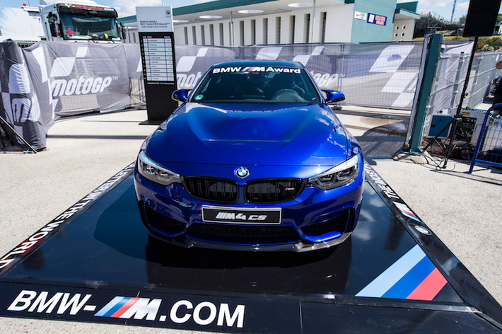 Tại triển lãm ôtô Thượng Hải, BMW đã chính thức ra mắt phiên bản M4 thể thao đặc biệt mới có tên gọi BMW M4 CS mới. Được cho là "bước đệm" giữa một chiếc M4 với gói trang bị thể thao Competition Package và phiên bản "tối thượng" M4 GTS đã bị dừng sản xuất từ năm ngoái, M4 CS có một số thay đổi nhẹ so với phiên bản thường.