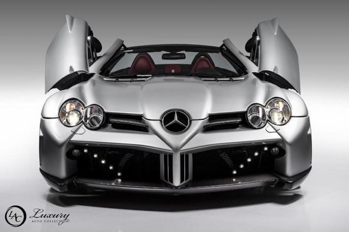 Vốn đã là một trong những siêu xe "hàng độc" và rất mạnh mẽ, SLR McLaren còn tiếp tục được hãng FAB Design nâng cấp để trở nên "độc" hơn. Trong đó, ngoại hình của xe đã được thay đổi mạnh mẽ nhờ bộ widebody mới, có điểm nhấn là cản trước với "miệng" hút gió siêu rộng.