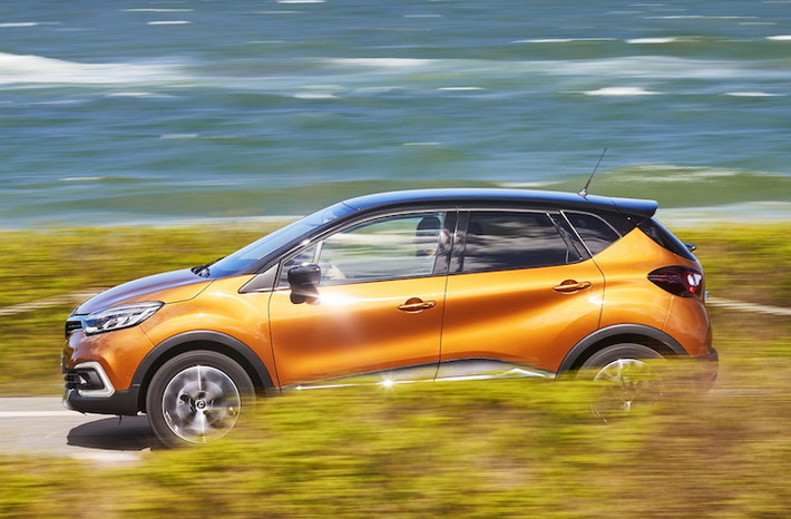 Hiện tại, mức giá cũng như thời điểm bán ra của Captur bản nâng cấp chưa được Renault tiết lộ. Chiếc xe sẽ nhắm tới các đối thủ Ford EcoSport tại một sso thị trường hay bản nâng cấp hay Hyundai Kona sắp ra mắt.