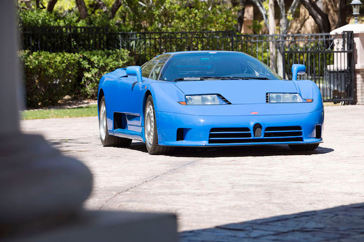 Bugatti EB110 được ra mắt vào ngày 15/9/1991 - đúng 110 năm sau ngày ngài Ettore Bugatti - người sáng lập ra hãng siêu xe Pháp này qua đời. Được "chấp bút" bởi nhà thiết kế huyền thoại Marcello Gandini và hoàn thiện bởi Giampaolo Benedili, EB110 là một trong những siêu xe "khủng" nhất Thế giới vào đầu thập niên 90.