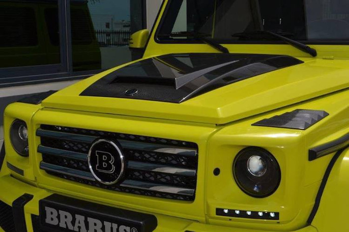 Trong khi Carlex chịu trách nhiệm nâng cấp nội thất của xe thì ở bên dưới nắp ca-pô, Brabus đã cải tiến lại khối máy 4.0l V8 tăng áp kép của G500 4x4². Ở dạng nguyên bản, G500 4x4² vốn đã là một mẫu xe offroad mạnh mẽ nhờ khối động cơ V8 tăng áp kép 416 mã lực từ siêu xe AMG GT.