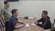 Thiếu tướng Nguyễn Minh Tuấn - Giám đốc Công an tỉnh Phú Thọ, trực tiếp lấy lời khai đối tượng Vũ Phương Nhung (Ảnh: Công an cung cấp).