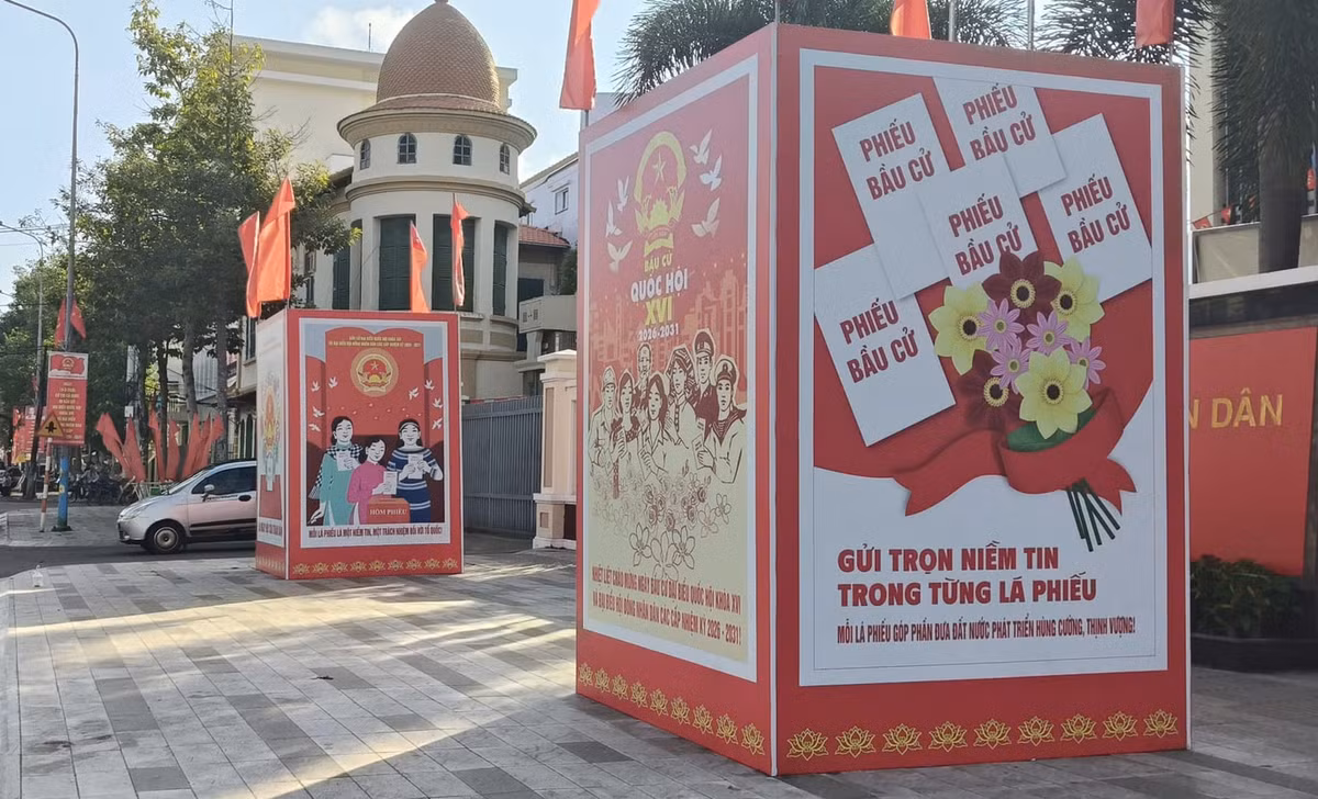 Trong không khí nô nức của Ngày hội non sông, cử tri Lâm Đồng cùng nhân dân cả nước đang đồng lòng hướng về Ngày trọng đại, quyết tâm phát huy cao độ quyền làm chủ để gửi gắm niềm tin, sáng suốt lựa chọn những đại biểu đủ đức, đủ tài, đại diện cho ý chí và khát vọng vươn mình của dân tộc. Ành: PG