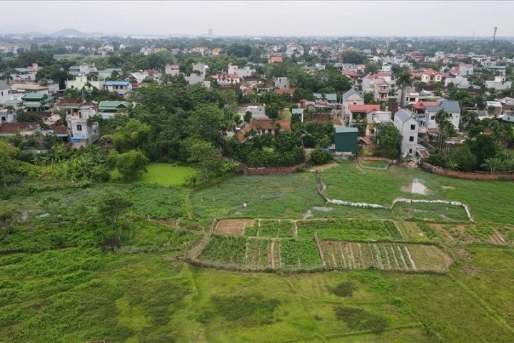 Đất nền ven Hà Nội sốt nóng: Giá tăng gấp đôi, chuyên gia cảnh báo