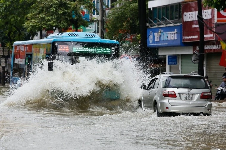 Miền Bắc sắp đón mưa dông từ 16/4 sau nắng nóng trên 40 độ C