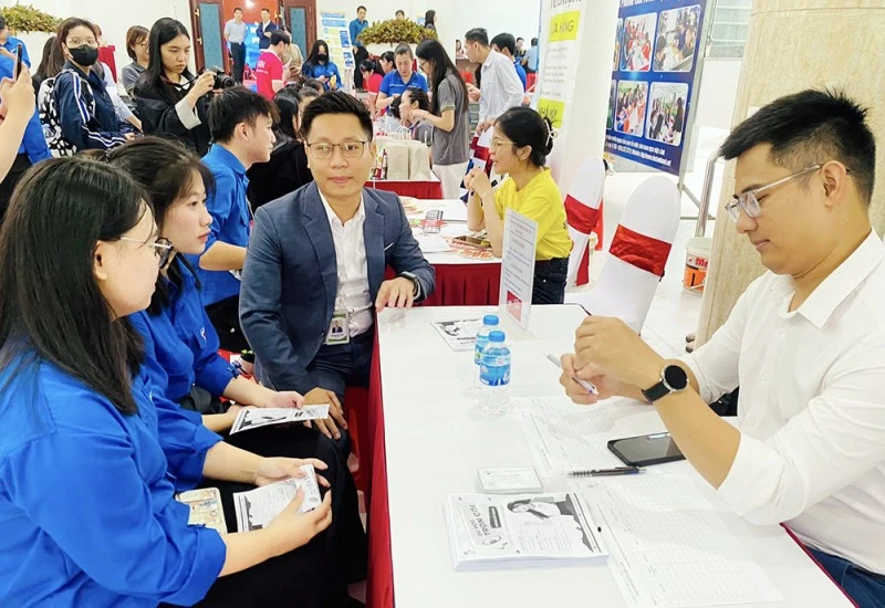 Thống kê quý 1/2026: Giảm việc, tăng thu nhập trung bình