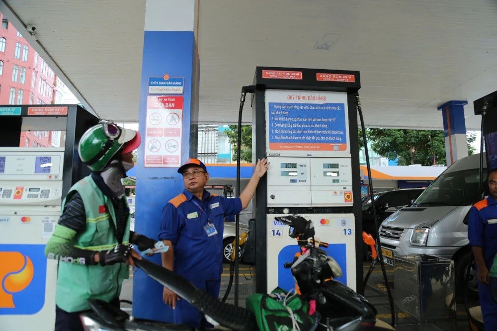 Chính sách giảm thuế giúp giá xăng Việt Nam cạnh tranh hơn