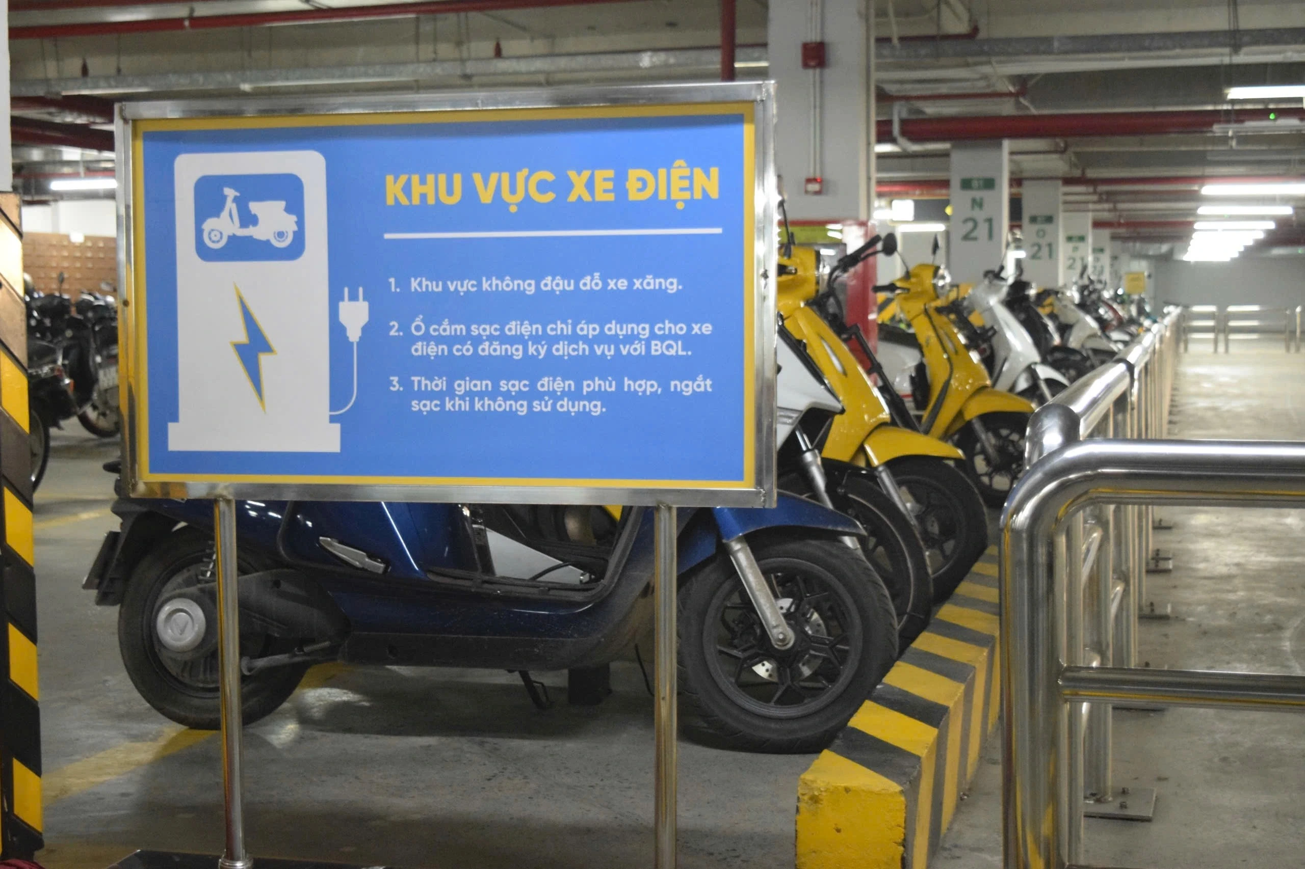 Xe điện gây tranh cãi ở hầm chung cư Hà Nội về chi phí sạc