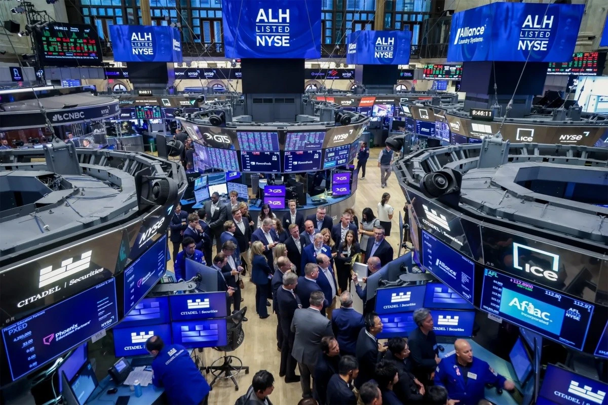 Chứng khoán Mỹ bùng nổ sau tin tích cực về xung đột Mỹ-Iran, giá dầu giảm