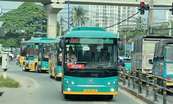 Bộ Công Thương đặt mục tiêu 50% xe buýt, taxi điện trước 2030