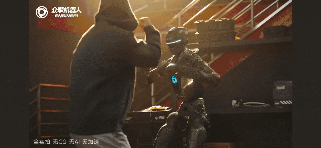 Điều này có nghĩa là T800 có khả năng phản ứng với chuyển động của đối thủ một cách tức thời trong các trận đấu. Bên cạnh đó, đơn vị tính toán hiệu suất cao bên trong robot cho phép nó đưa ra quyết định tự động nhanh chóng và chính xác trong chiến đấu, tăng đáng kể cả hiệu quả hoạt động và an toàn.