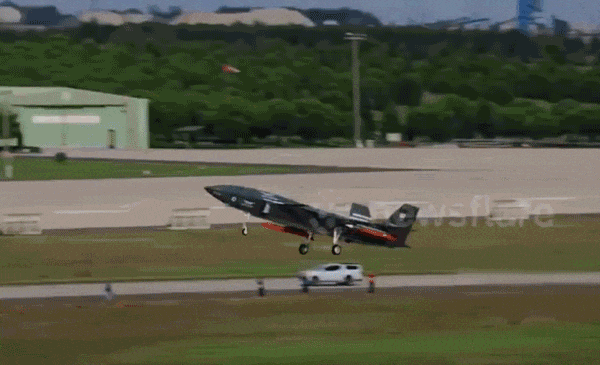 Máy bay Kizilelma mang theo hai tên lửa Gokdogan ở dưới cánh, sau đó phóng quả đạn dưới cánh phải nhằm vào UAV mô phỏng mục tiêu. Camera trên UAV mục tiêu cho thấy tên lửa Gokdogan lao đến ở khoảng cách gần, đủ để kích hoạt ngòi nổ cận đích trên quả đạn.