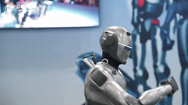 Chiến binh robot chuyên đấm bốc bước ra từ phim "kẻ hủy diệt" 