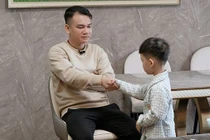 Khắc Việt 'bật chế độ' nghiêm khắc dạy con giữ lời hứa!