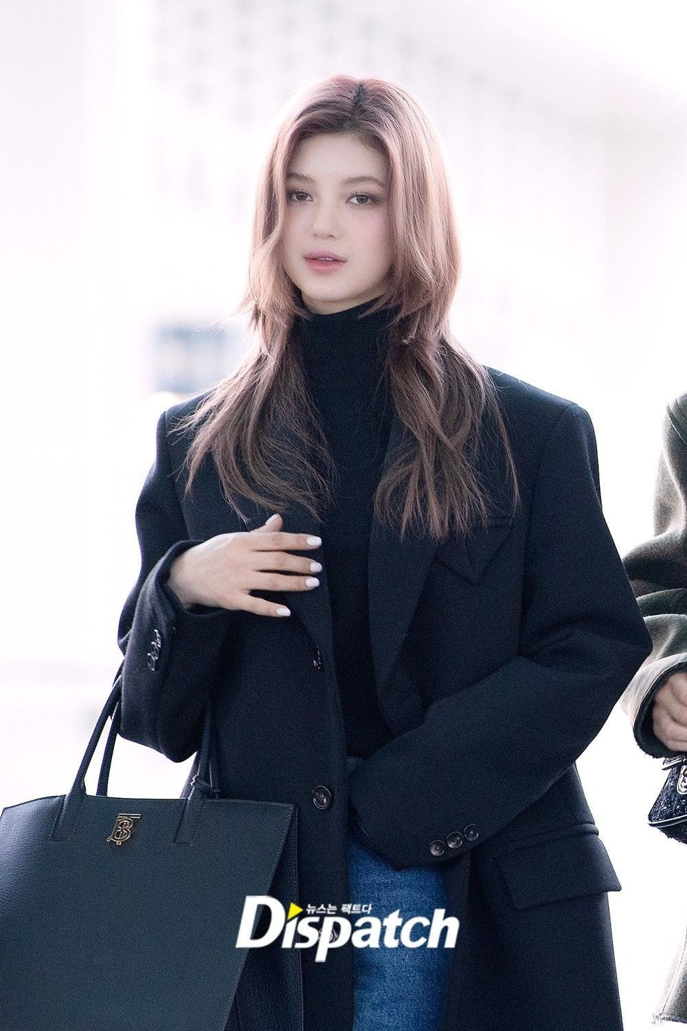 Danielle cũng thường xuyên dùng đồ của Burberry.