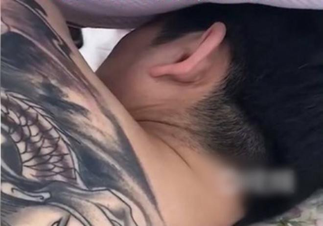 Người đàn ông khóc ướt cả gối vì cãi nhau không thắng được vợ ảnh 1