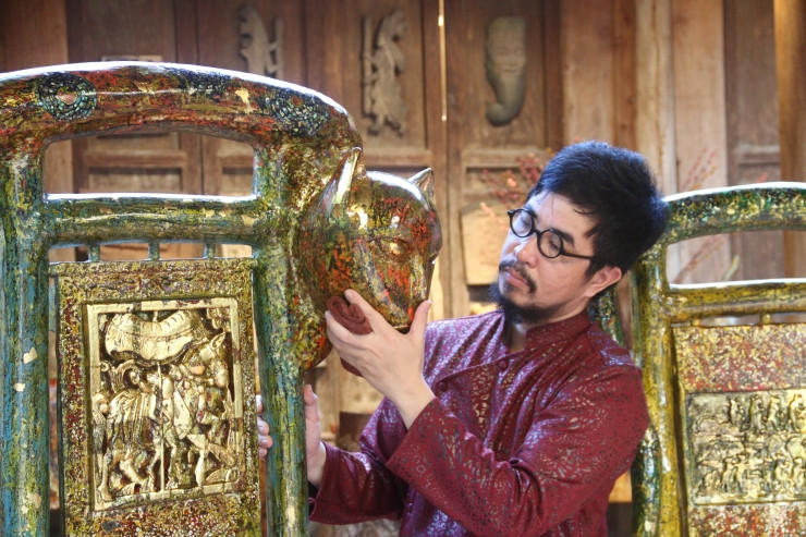 Bộ bàn ghề có hình dáng, màu kỳ lạ, giá bán gần tỷ đồng ảnh 3