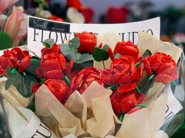 Thủ phủ hoa hồng ở Đà Lạt đắt hàng dịp Valentine dù giá tăng mạnh ảnh 5