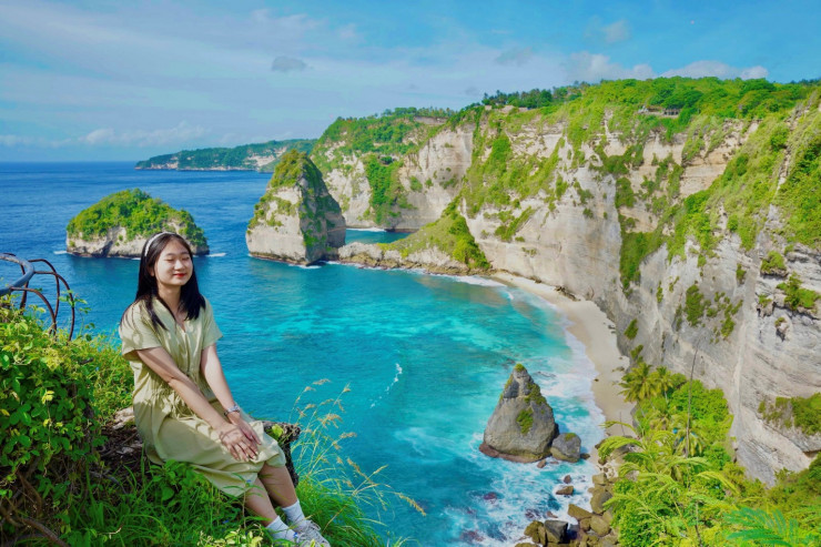 Trở về từ Bali sau chuyến đi 5 ngày 4 đêm cùng bạn bè, Nguyễn Thục Linh cho biết cô đã có cho mình những trải nghiệm đáng nhớ trong đời. Trên chuyến bay thẳng đến Bali, Linh cùng bạn bè làm thủ tục nhập cảnh, rồi mua sim 4G dùng thoải mái trong 5 ngày.