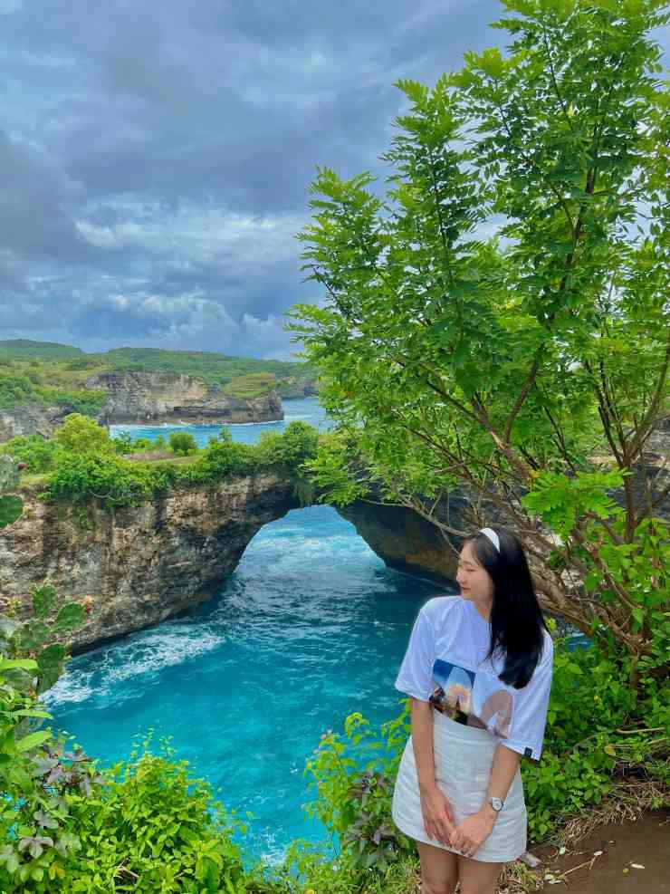 Đây là chuyến đi nước ngoài đầu tiên của cô nàng nên vô cùng hào hứng và mong chờ. Mặc dù dự báo cả 5 ngày Linh đi sẽ mưa, nhưng may mắn là đi tới đâu nắng tới đó.