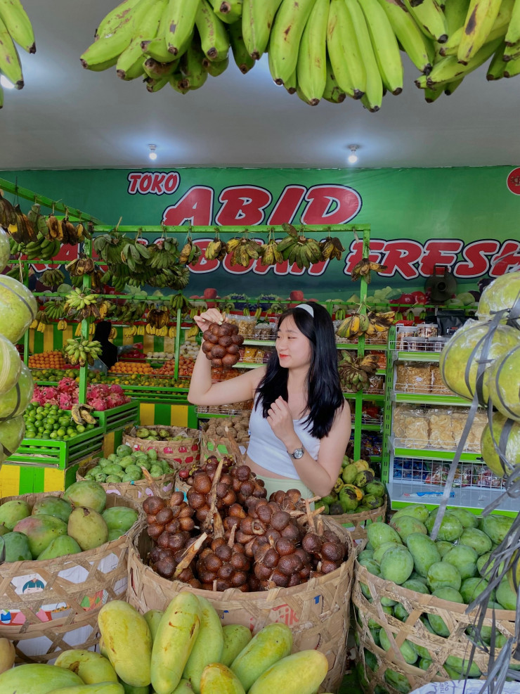 Chia sẻ thêm về sở thích du lịch, Linh cho hay: “Chỉ cần là đi chơi thì hình thức nào mình cũng thích. Mình đang trong hành trình khám phá 63 tỉnh, thành của Việt Nam. Hiện tại, mình mới được khoảng 1/3 hành trình”.