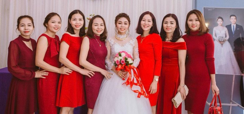 Gia đình ở Nghệ An có 8 cô con gái đều học ngành Y Dược: Một mình mẹ gồng gánh nuôi con, giờ được báo hiếu ảnh 3 Gia đình ở Nghệ An có 8 cô con gái đều học ngành Y Dược: Một mình mẹ gồng gánh nuôi con, giờ được báo hiếu ảnh 3