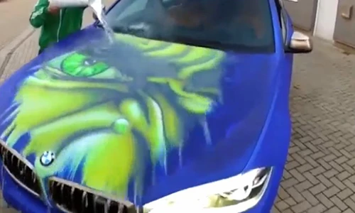 Không thể rời mắt trước xe sang BMW ma thuật 