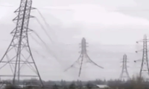 Bạn có tin cột điện biết nhảy dây?