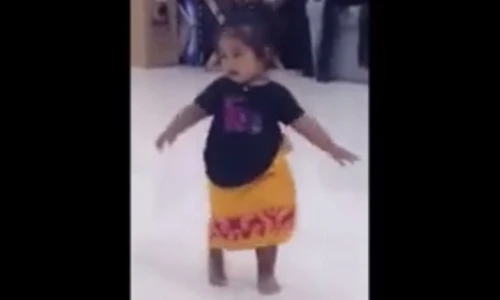 Phát sốt với bé gái nhảy như vũ công chuyên nghiệp