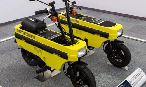 Xe máy Honda Motocompo tí hon mê mẩn người chơi