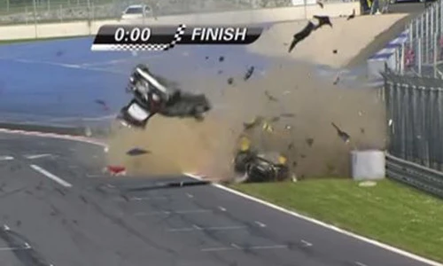 Tai nạn kinh hoàng nhất trong lịch sử đua xe ở Áo