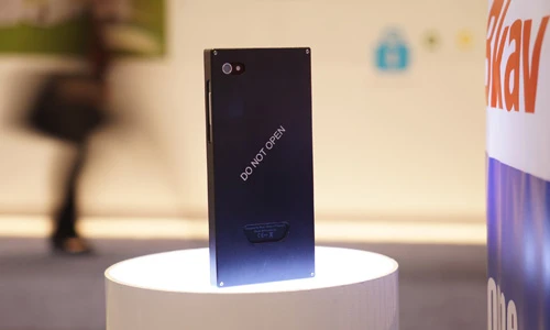 Điện thoại bí ẩn nghe nhạc hay hơn iPhone6 Plus